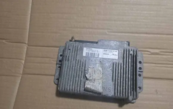 Renault Laguna I Engine control unit/module S115300218B 7700875744 7700105982