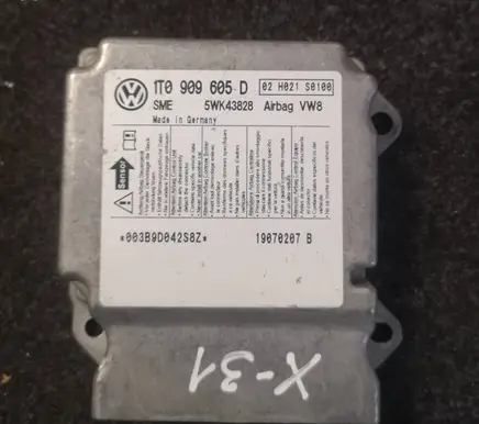 Volkswagen Touran I Airbag control unit/module 1T0909605D 5WK43828 02H021S01
