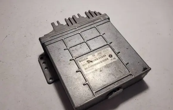 Chrysler Voyager Engine control unit/module P04686660AD 28SA3399 0281001333