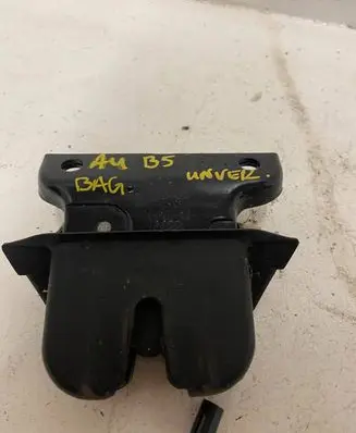 Audi A4 S4 B5 8D Tailgate/trunk/boot lock/catch/latch 8D9827520A