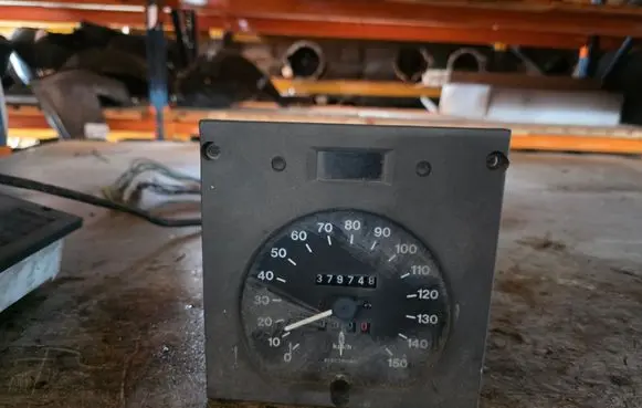 Speedometer (instrument cluster)