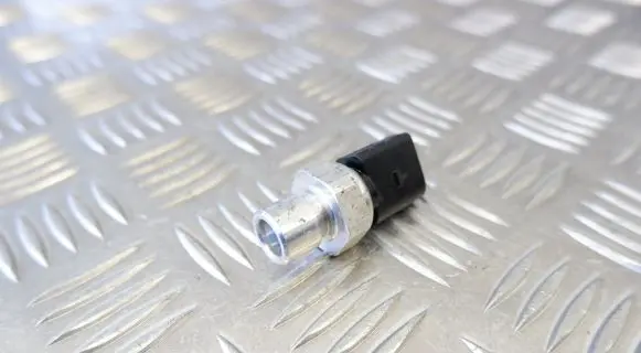 Volkswagen Tiguan Air conditioning (A/C) pressure sensor 5Q0959126A