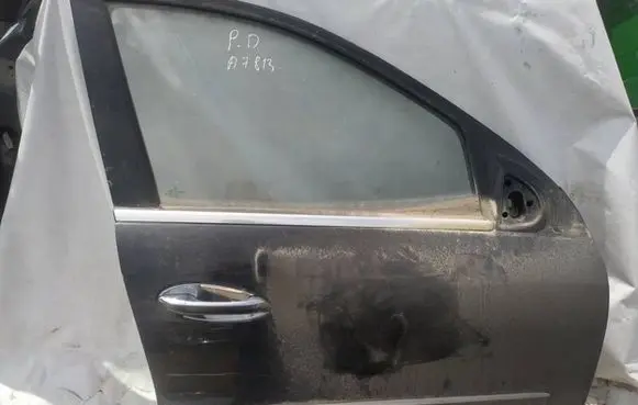 Mercedes-Benz GL X164 Front door JUODOS