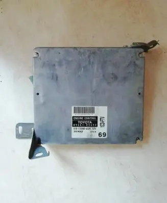 Toyota Avensis T250 Engine control unit/module 8966105690