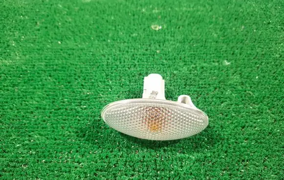 Suzuki Grand Vitara II Front fender indicator light 3641063J21
