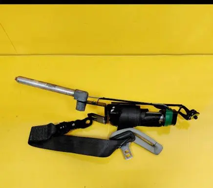 Volvo XC70 Front seatbelt 30662989