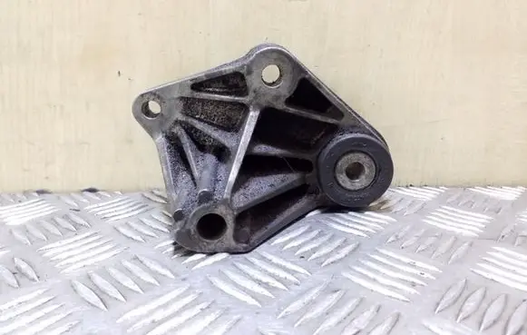 Ford Focus Engine mounting bracket AV616P093NA