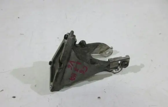 Citroen C6 Engine mounting bracket