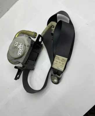 Nissan Tiida C11 Front seatbelt 8231