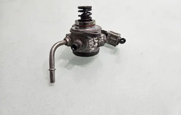 Volvo S80 Fuel injection high pressure pump 31392104