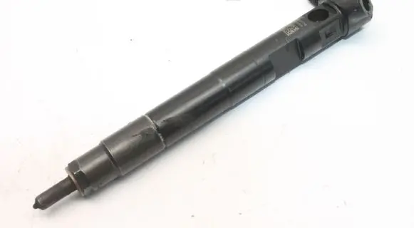 Mercedes-Benz C W204 Fuel injector 228354010