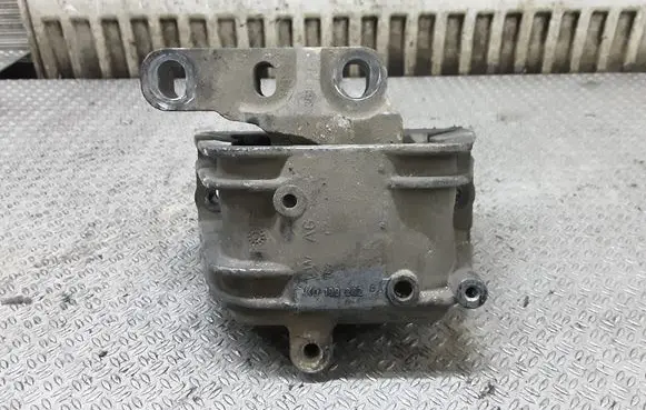 Skoda Octavia Mk2 (1Z) Engine mount bracket 1K0199262