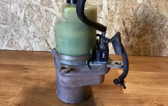 Ford Focus Power steering pump 4M513K514BF