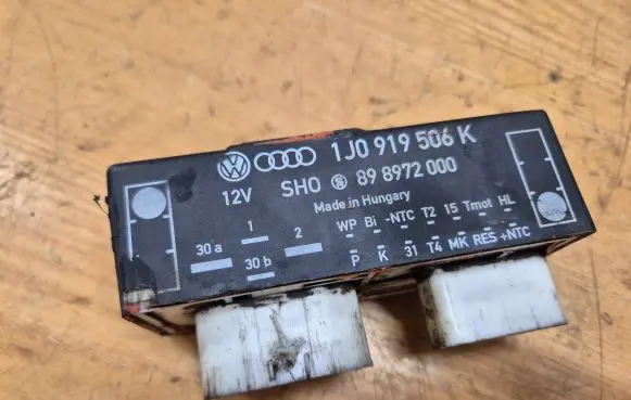 Volkswagen Golf IV Coolant fan relay 1J0919506K 898972000