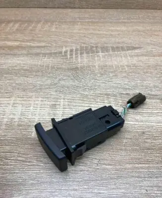 Toyota Avensis T250 Hazard light switch 157963 TR9503 WithPlug