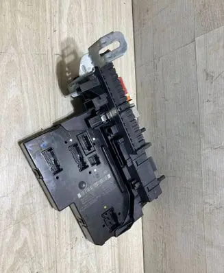 Mercedes-Benz C W204 Fuse module 2049060105