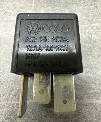 Volkswagen Touran I Other relay 1K0951253A V23134J52X430
