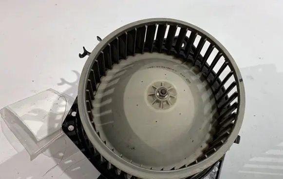 Renault Laguna III Heater fan/blower 8400004