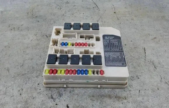 Nissan Micra Central body control module 2121423B17