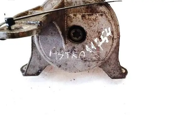 Opel Zafira A Engine mount bracket V05129