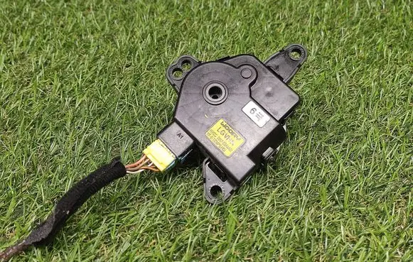 Hyundai Santa Fe Air flap motor/actuator D267EBAAA01