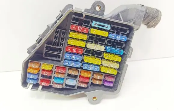 Volkswagen Golf IV Fuse module