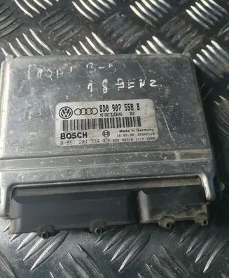 Volkswagen PASSAT B5 Engine control unit/module 8D0907558B 0261204774
