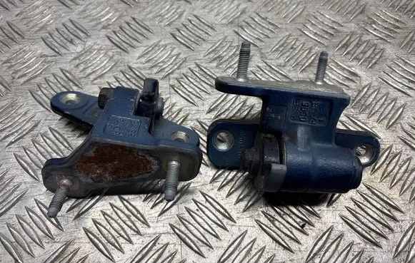 Mercedes-Benz E W212 Front door hinge set A047058