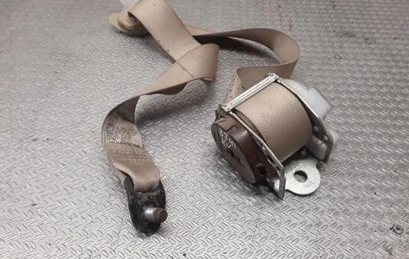 Subaru B9 Tribeca Middle seatbelt (rear) 