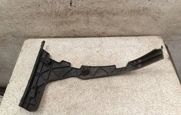 Audi Q5 SQ5 8R Rear bumper mounting bracket 8R0807453