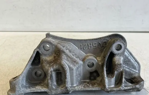Opel Vivaro Engine mounting bracket 9810967480