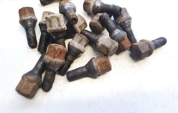 Nissan Note (E11) Nuts/bolts 