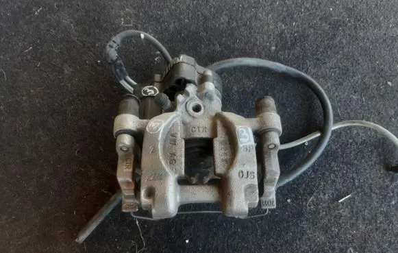 Volkswagen Tiguan Rear brake caliper 3Q0615406