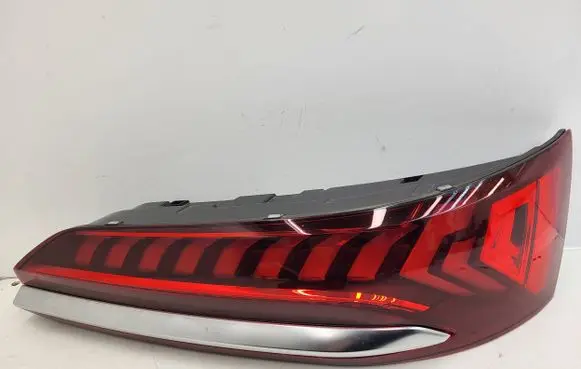 Audi Q7 4M Tailgate rear/tail lights 4M0945094F