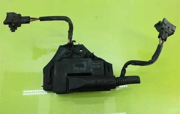Opel Vectra C Coolant fan relay 1379131