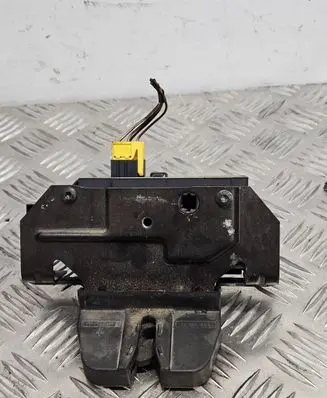 Opel Signum Tailgate/trunk/boot lock/catch/latch 13185566
