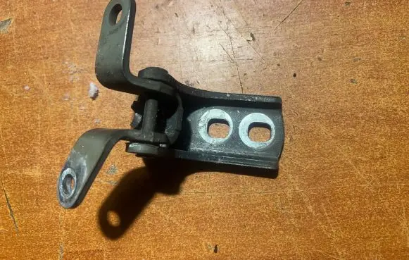 Opel Astra J Front door upper hinge