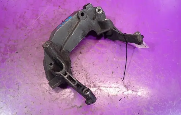 Fiat 500 Engine mounting bracket 