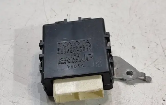 Toyota C-HR I Window wiper relay 85940F4010 4230003010