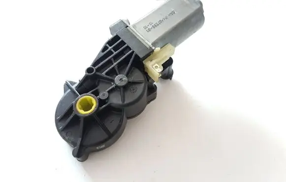 Mercedes-Benz E W212 Seat adjustment motor P10725501 039020324