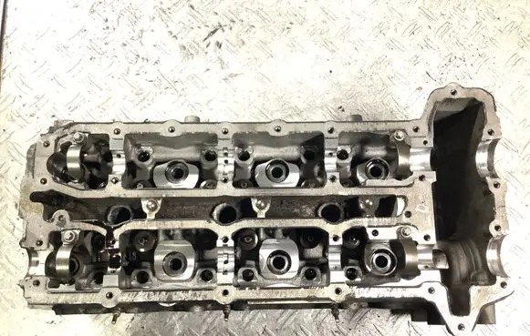 Mercedes-Benz Vito Viano W639 Engine head R6420163901 A6420101121 A642010112115500