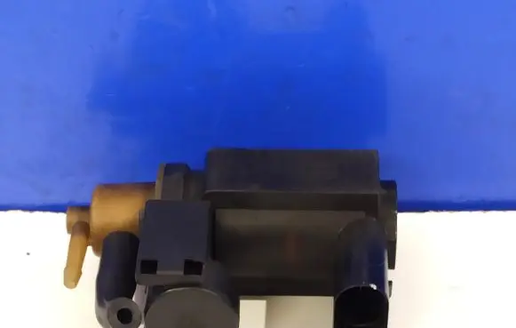 Volvo XC90 Engine mount vacuum valve 31339808