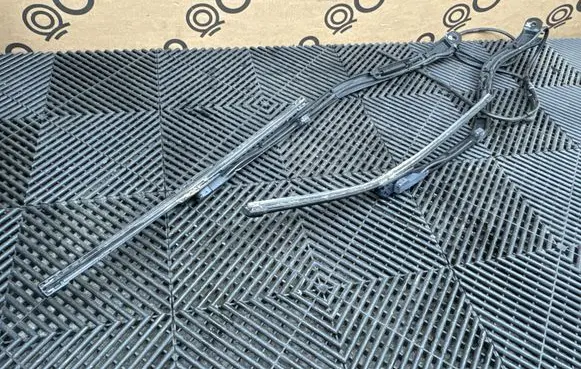 Volvo XC90 Front wiper blade arm 97036203