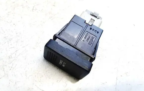 Suzuki Grand Vitara II Other switches/knobs/shifts r23424
