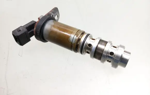 BMW 1 E81 E87 Camshaft vanos timing valve 7561264 11367561264 13150926