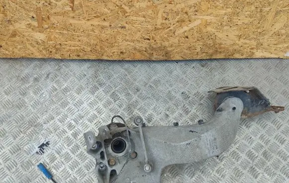 Rear wheel hub