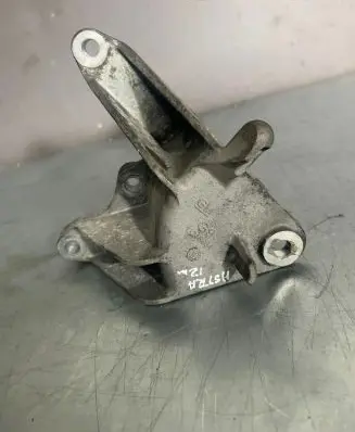 Opel Astra J Engine mounting bracket 13248664