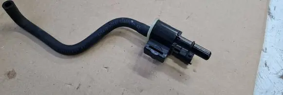 Chrysler Pacifica Breather valve 04627694AB 084260223J