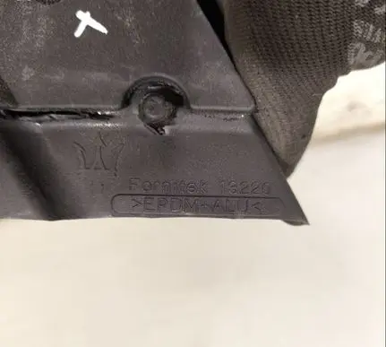 Maserati MC20 Front door rubber seal P595