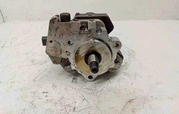 BMW X5 E70 Fuel injection high pressure pump 7798333 0445010146 0928400560